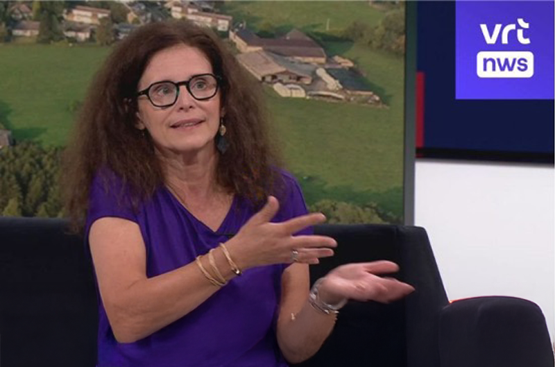 Woordvoerder Nathalie Debast aan het woord in een VRT studio