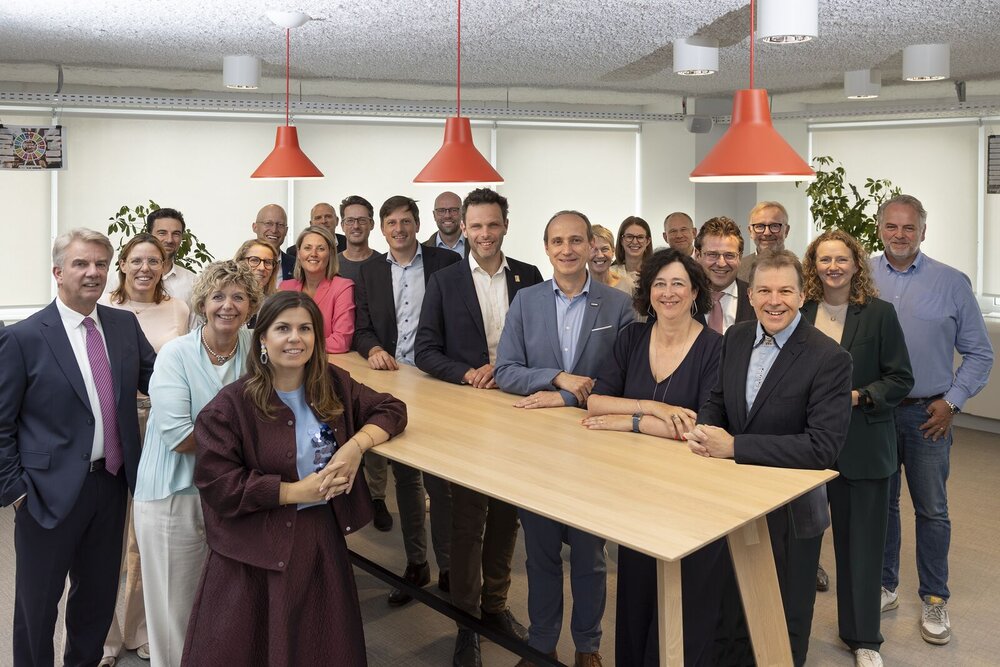 Groepsfoto van het bestuursorgaan bij de start in nieuwe samenstelling in september 2025