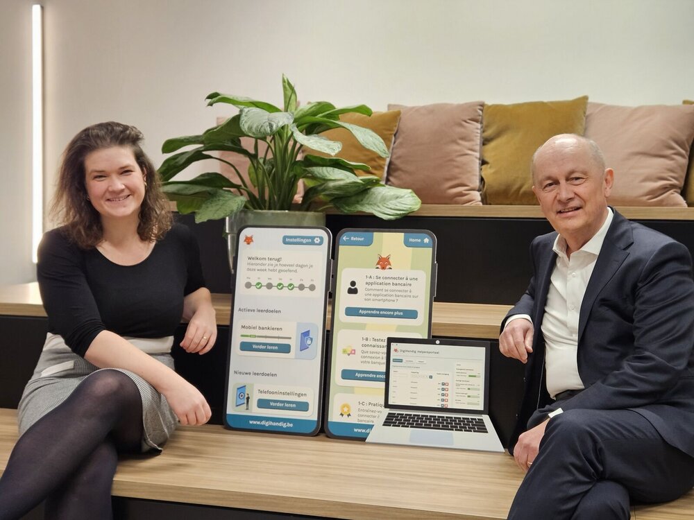 Marit Huismas (Team DigiHandig) en Karel Baert (CEO Febelfin)