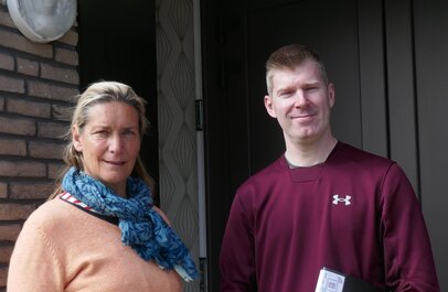 Ashley Vanhoorde en Veronique D'hondt samen op huisbezoek