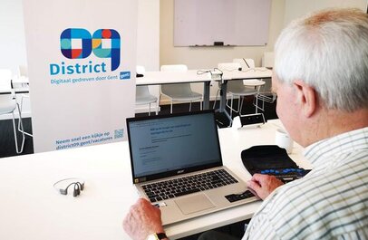 man met laptop