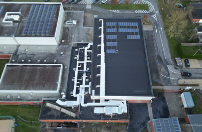 Luchtfoto met technieken sporthal