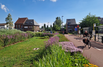 Vernieuwde stationsplein Kontich met waterpartij