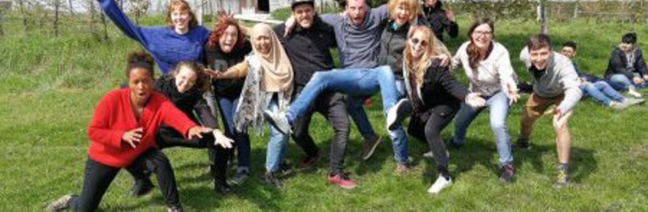 groep mensen die samen sport beoefenen