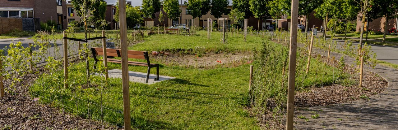 Gert Arijs - foto gerealiseerd project, met toegangsconstructie met opschrift 'Wonderwoudje'