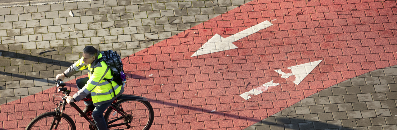 Fietser op fietspad