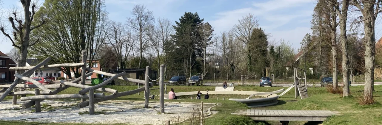 stenen waterbuffer in vorm van soepkom