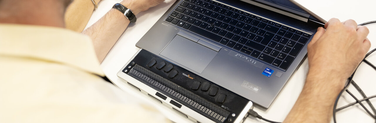 Man met laptop