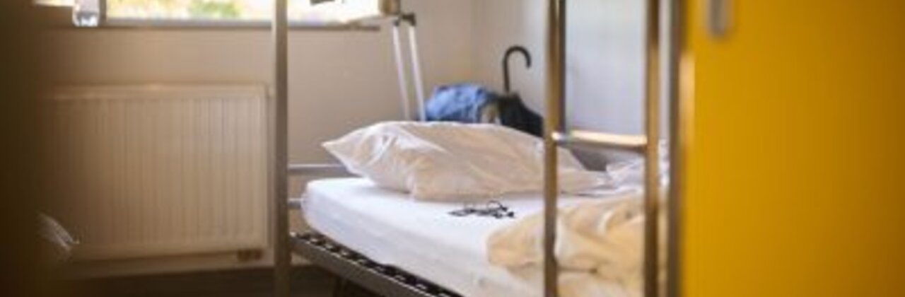 deze afbeelding toont kamer met stapelbed