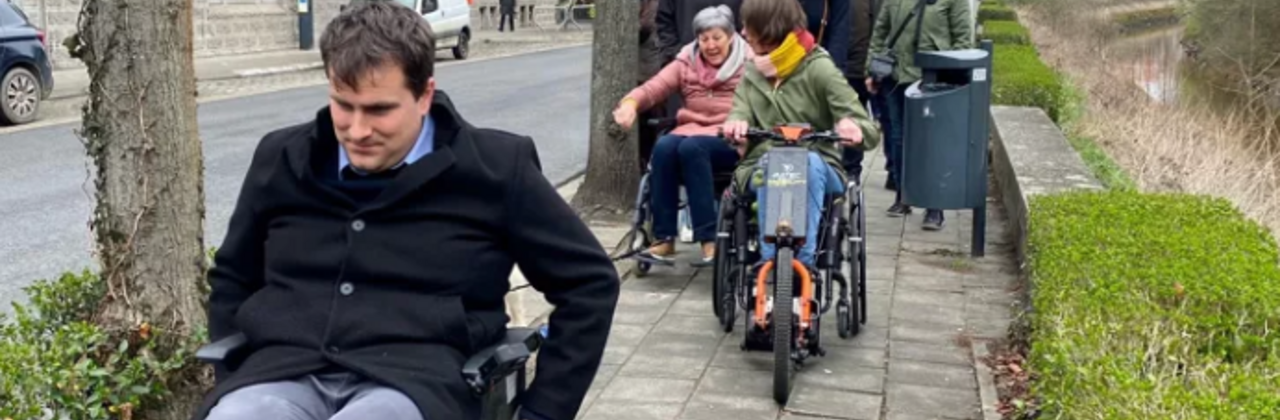 Burgemeester Lier in rolstoel
