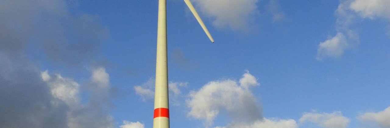 foto windturbine in het landschap