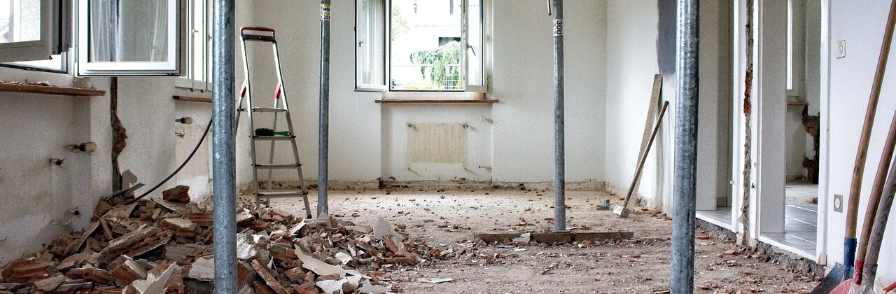 foto van woning in volle renovatie