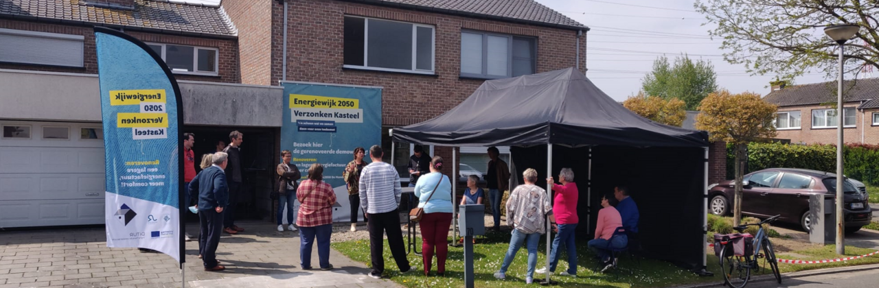 foto van infomoment in een voortuin