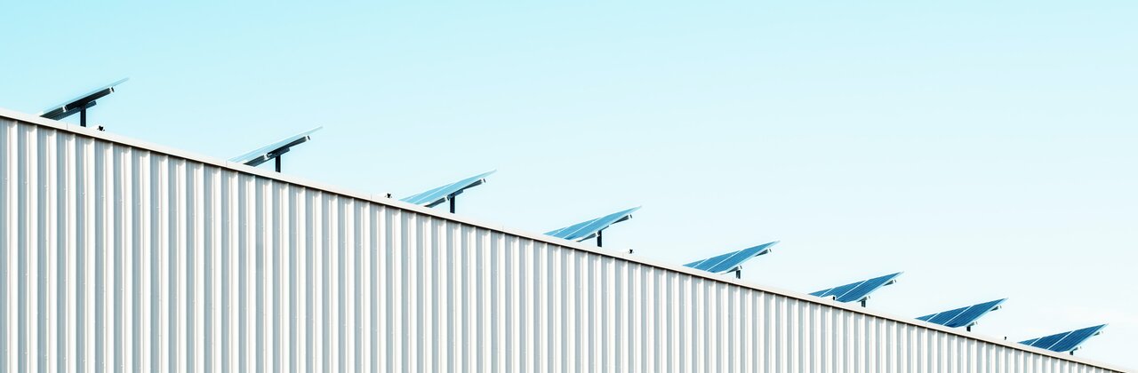 zonnepanelen op bedrijfsgebouw
