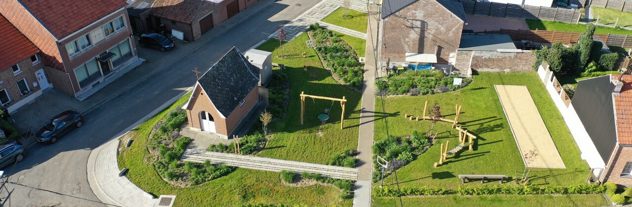Luchtfoto met zicht op kruispunt van de Kouterstraat, Hunsbergstraat en Everspoelstraat
