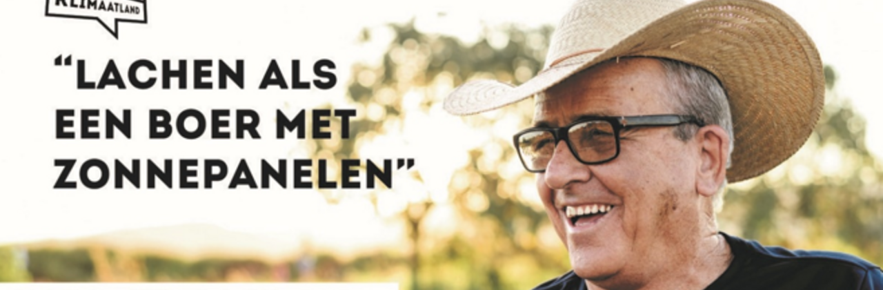 affiche met lachende man met hoed