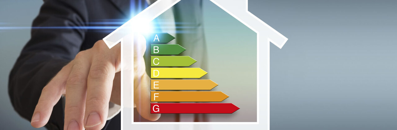 energielabel met man op de achtergrond