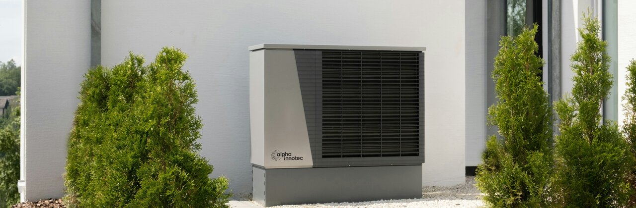 buitenunit warmtepomp aan gevel