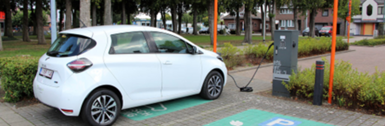 elektrische deelwagen op parkeerplaats
