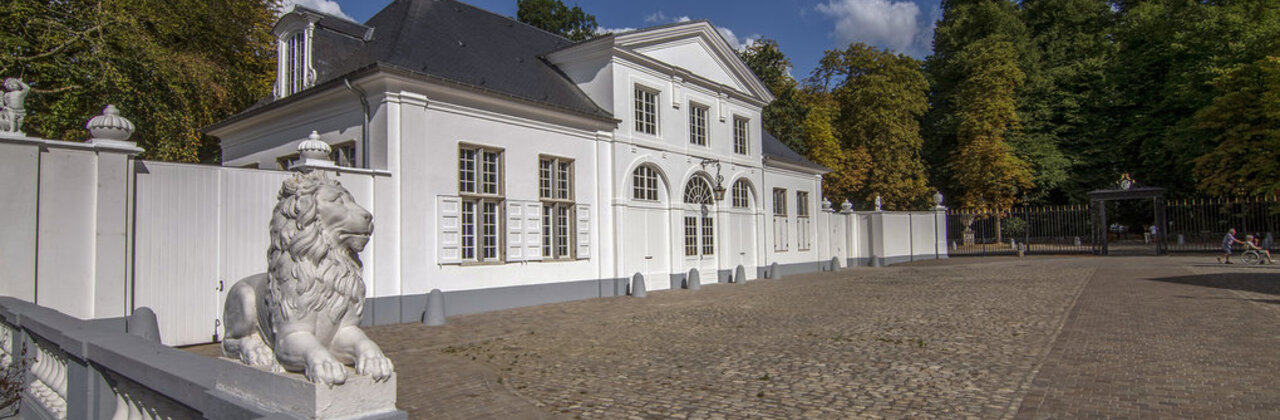 Gerenoveerd koetshuis kasteeldomein Hof Ter Linden, Edegem