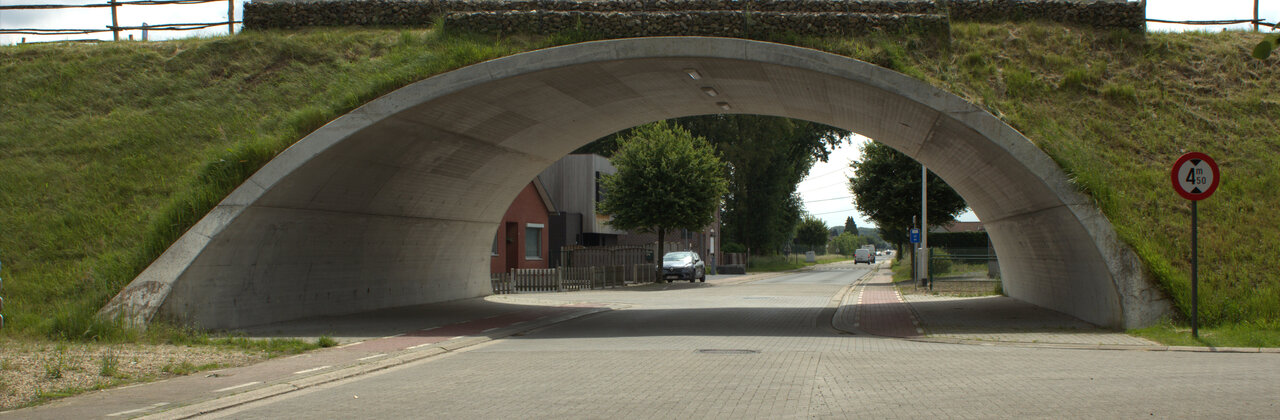foto van tunnel als doorsteek voor (oa) fietsers