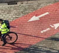 Fietser op fietspad