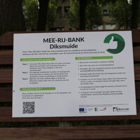Plakkaat met uitleg meer-rijbankjes