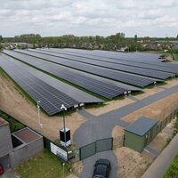 luchtfoto van het zonnepark
