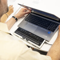 Man met laptop