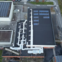 Luchtfoto met technieken sporthal