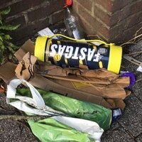 afbeelding fles lachgas op de grond