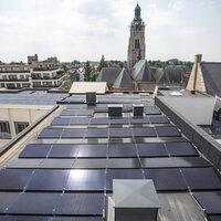 foto dak met zonnepanelen