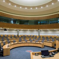 foto raadzaal binnenkant gebouw