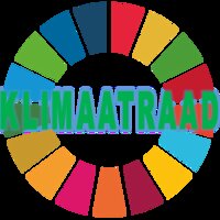 Cirkel met veel kleuren en daarop met groene letters 'klimaatraad'.