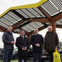 foto bij opening snellaadstation