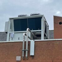 buitenunit warmtepomp op dak