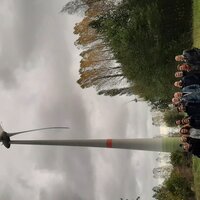 foto van windturbine in landschap