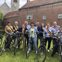 Gemeentepersoneel op de fiets