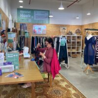 Naaimachine in kringloopwinkel voor herstelwerken