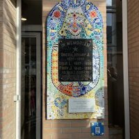 Het mozaïekkunstwerk te bezichtigen in het stadhuis